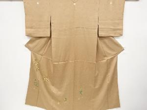 アンティーク　菊に松笹模様刺繍三つ紋着物